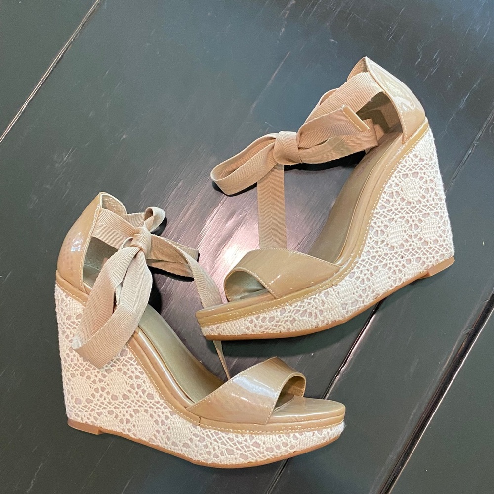 Me Too Platform Lace Wedge Heels - Picture 1 of 11